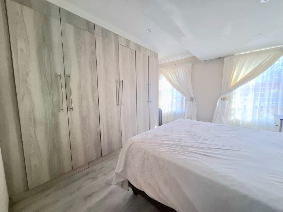 5 Bedroom Property for Sale in Nahoon Valley Park Eastern Cape